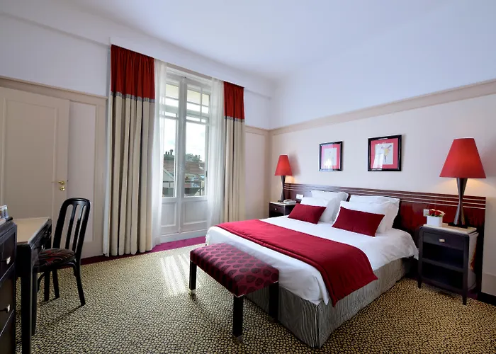 Plaza Plage - Handwritten CollectionHotel Biarritz